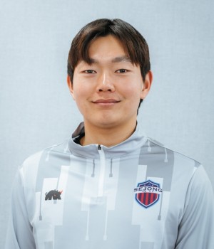 8. 윤용호 (MF)
